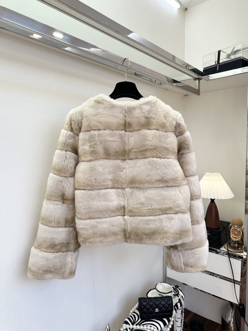 chr1st1an D10r outwear